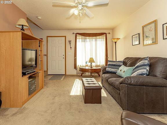 5th image of 4000 NE 109th Ave Unit 64