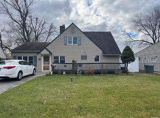 209 Blacksmith Rd, Levittown, NY 11756