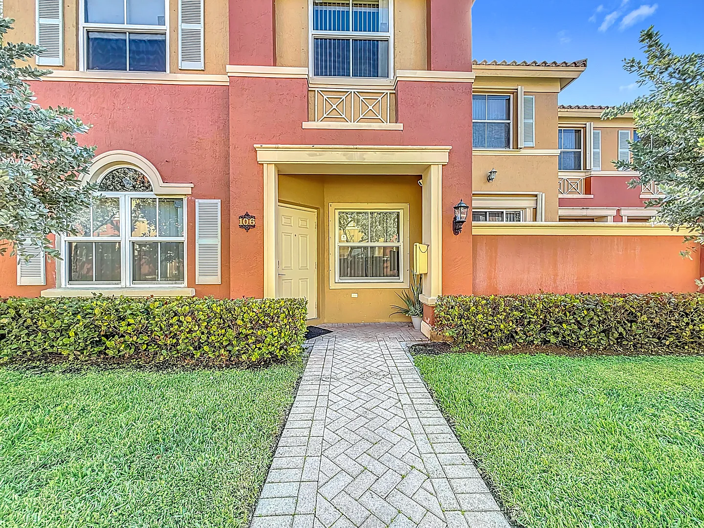 3 bed, 2.5 bath, 1210 sqft, $3,000 — Photo 2