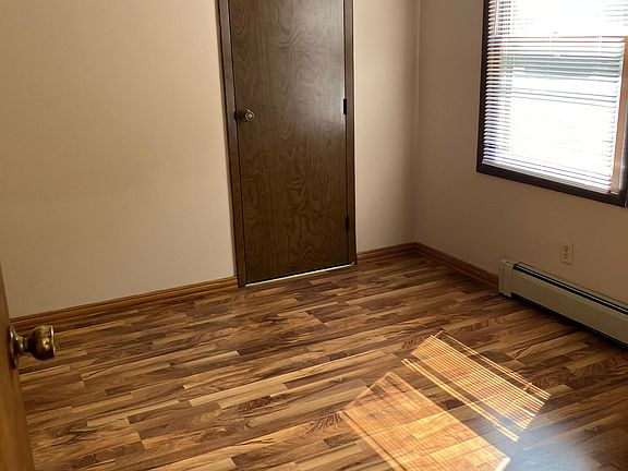 3rd image of 818 Linden Dr #1