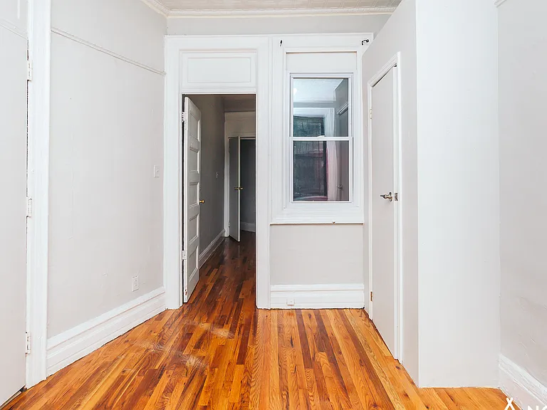 27 Kingsland Ave #1R — Photo 3