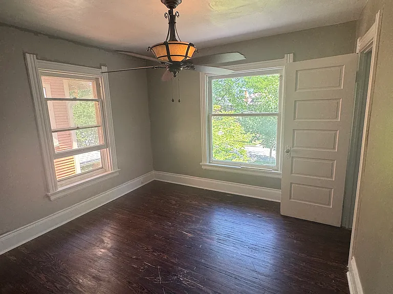 2727 Robinwood Ave — Photo 2