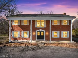 5742 Springwater Ln, West Bloomfield, MI