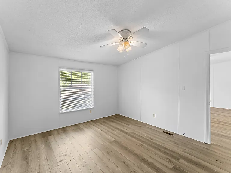 204 Air Park Dr — Photo 9