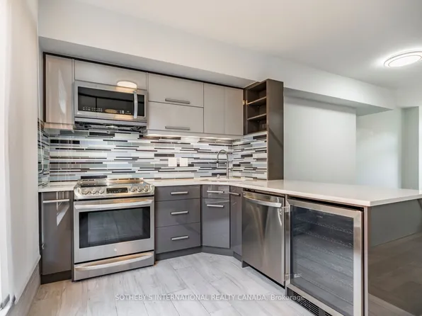 30 Michael Power Pl, Toronto, ON M9A 5G9