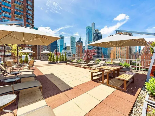 301 East 62nd Street image 11 of 12