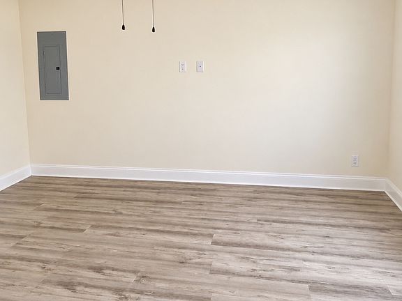 3rd image of 633 Springer Rd