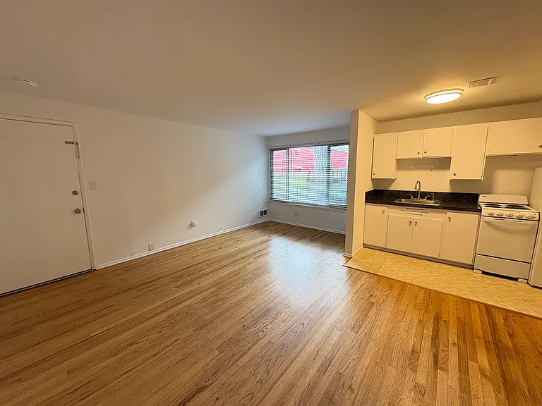 408 N 61st St #4 — Photo 7