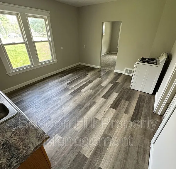 5911 Lansing Ave — Photo 1