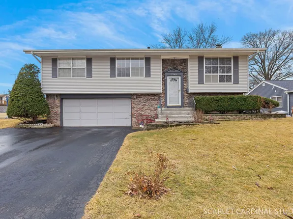 2140 Sandburg Dr, Aurora, IL 60506