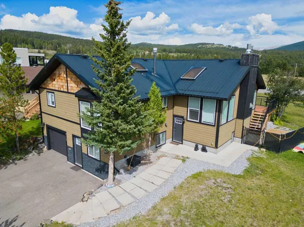 8149 26th Ave, Crowsnest Pass, AB T0K 0M0