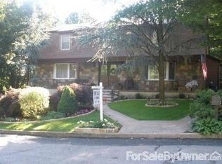 2 Meeker St, Staten Island, NY 10306