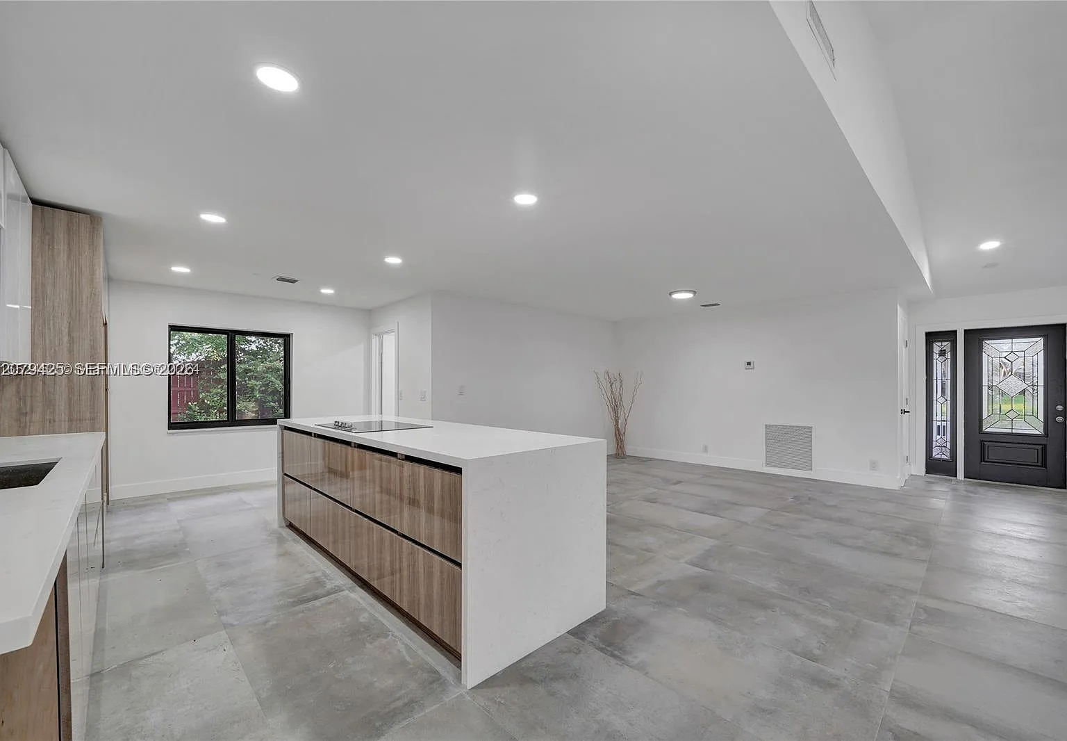 Lakeview — Photo 4