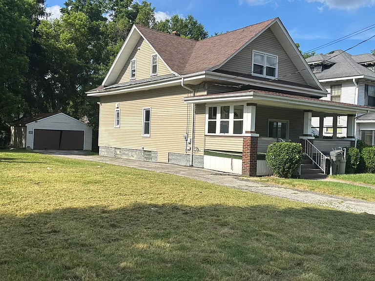 250 E Auburndale Ave — Photo 2