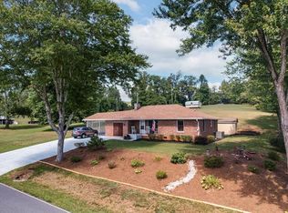 141 Palmer Dr, Franklin, NC 28734