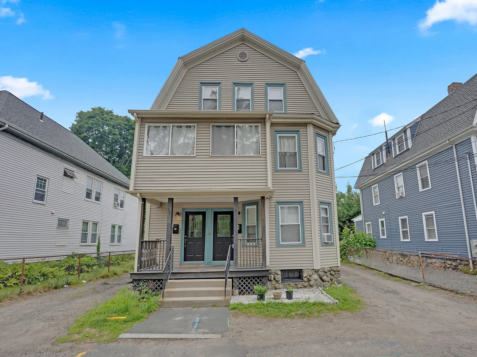 3 bed, 1.5 bath, 1700 sqft, $3,600 — Photo 1