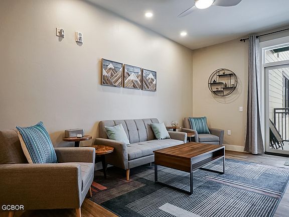 4th image of 400 Baker Dr #209