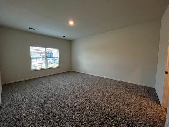 2nd image of 616 Fountain Dr