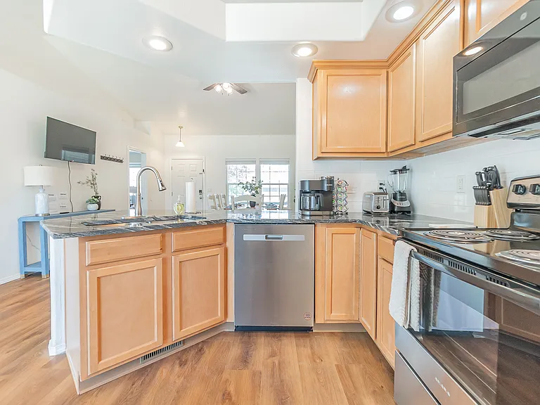 695 SW Panner St — Photo 5