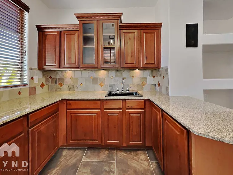 2433 W Horsetail Trl — Photo 5