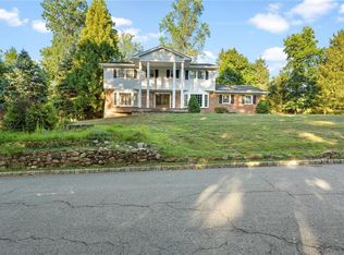 49 Woodhaven Dr, New City, NY