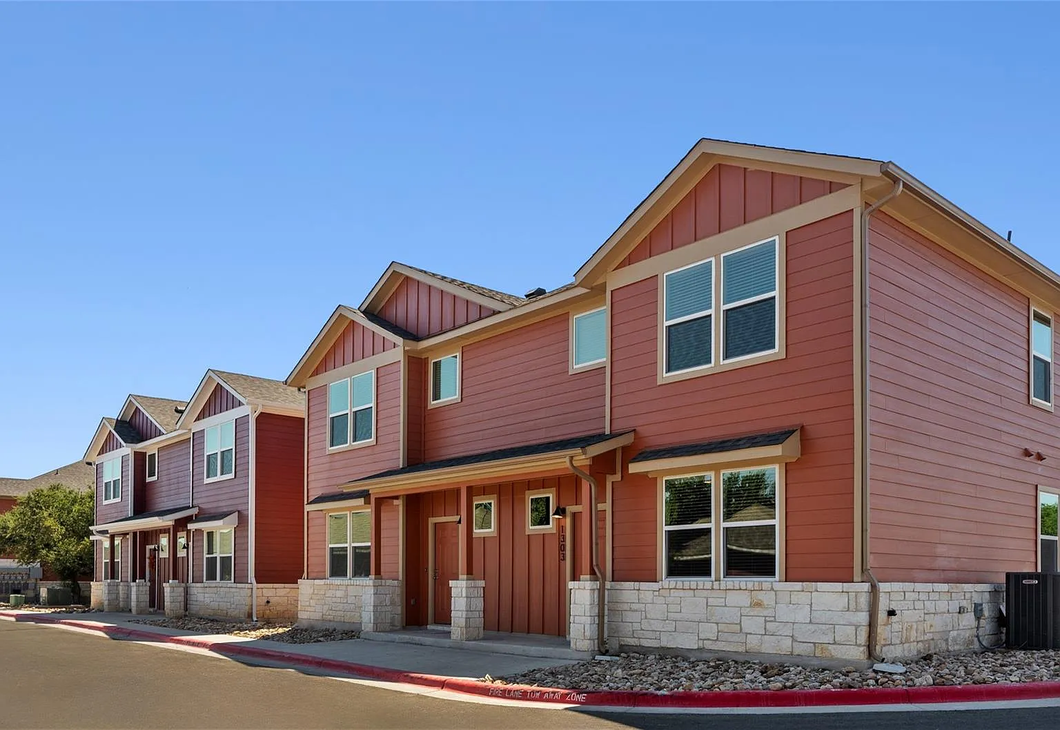 2 bed, 2.5 bath, 1086 sqft, $1,750 — Photo 1