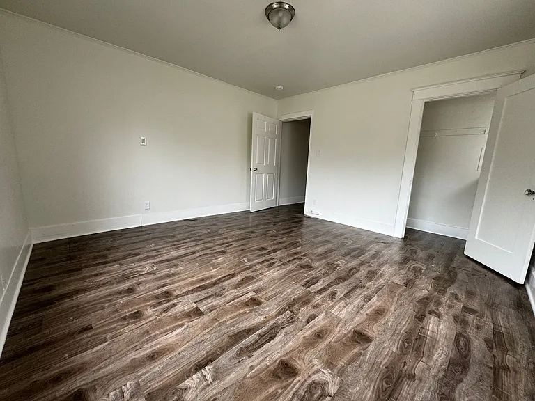 1855 S Redondo Blvd — Photo 22