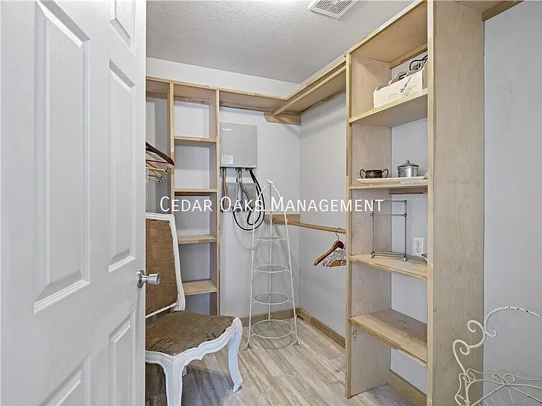 303 N Summit St — Photo 11