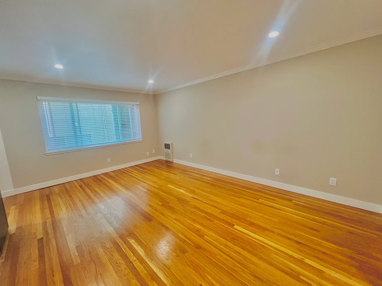 453 Lee St — Photo 3