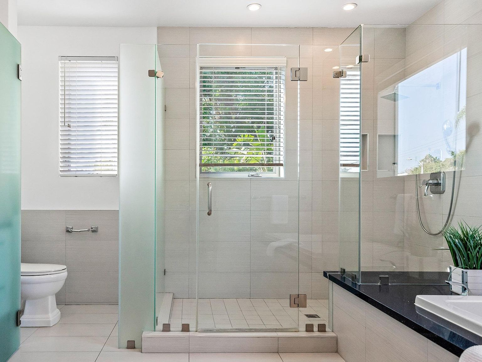 Los Angeles, CA 90048