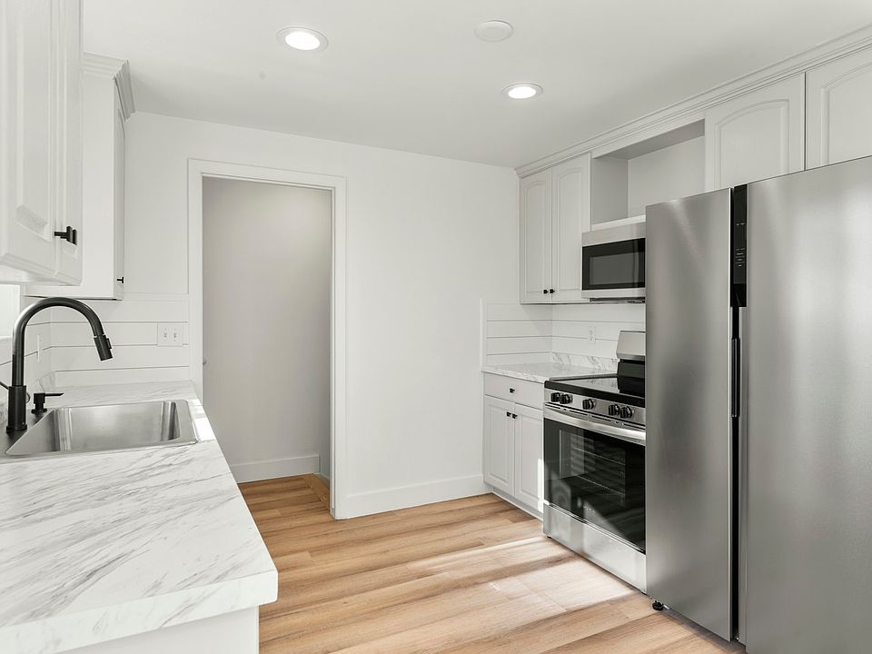 Fully Remodeled Kitchen