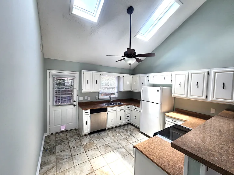 2000 Water Oak Dr #1-A — Photo 9