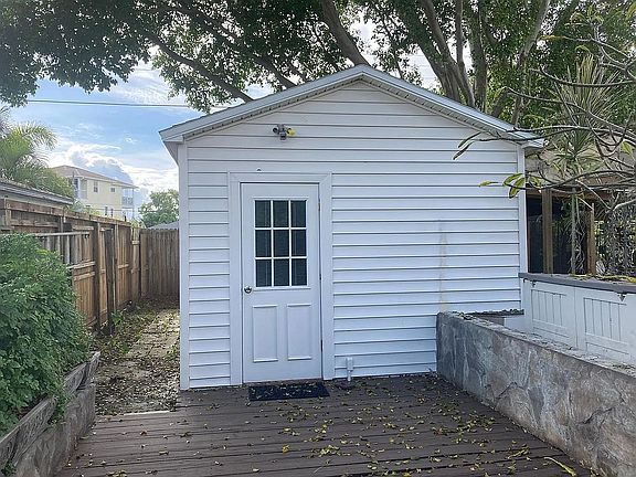 4th image of 14076 Marguerite Dr