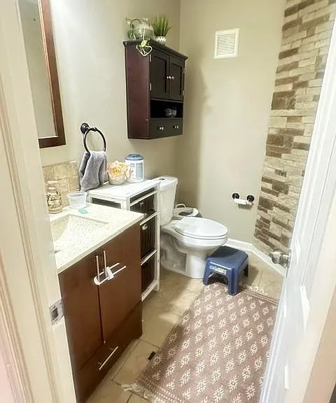 2858 Klein St — Photo 6