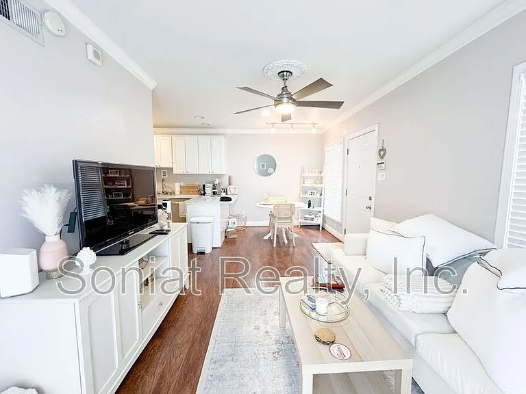 3101 Saint Charles Ave #7 — Photo 4