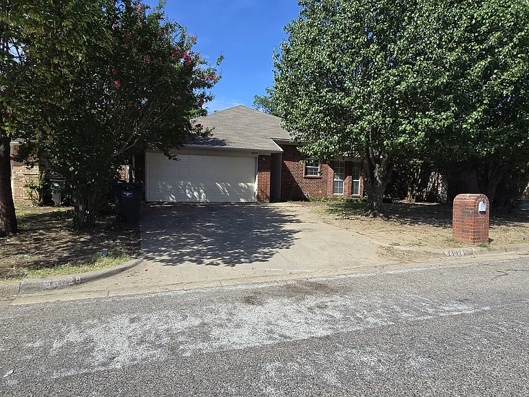 8028 Clear Brook Cir — Photo 1
