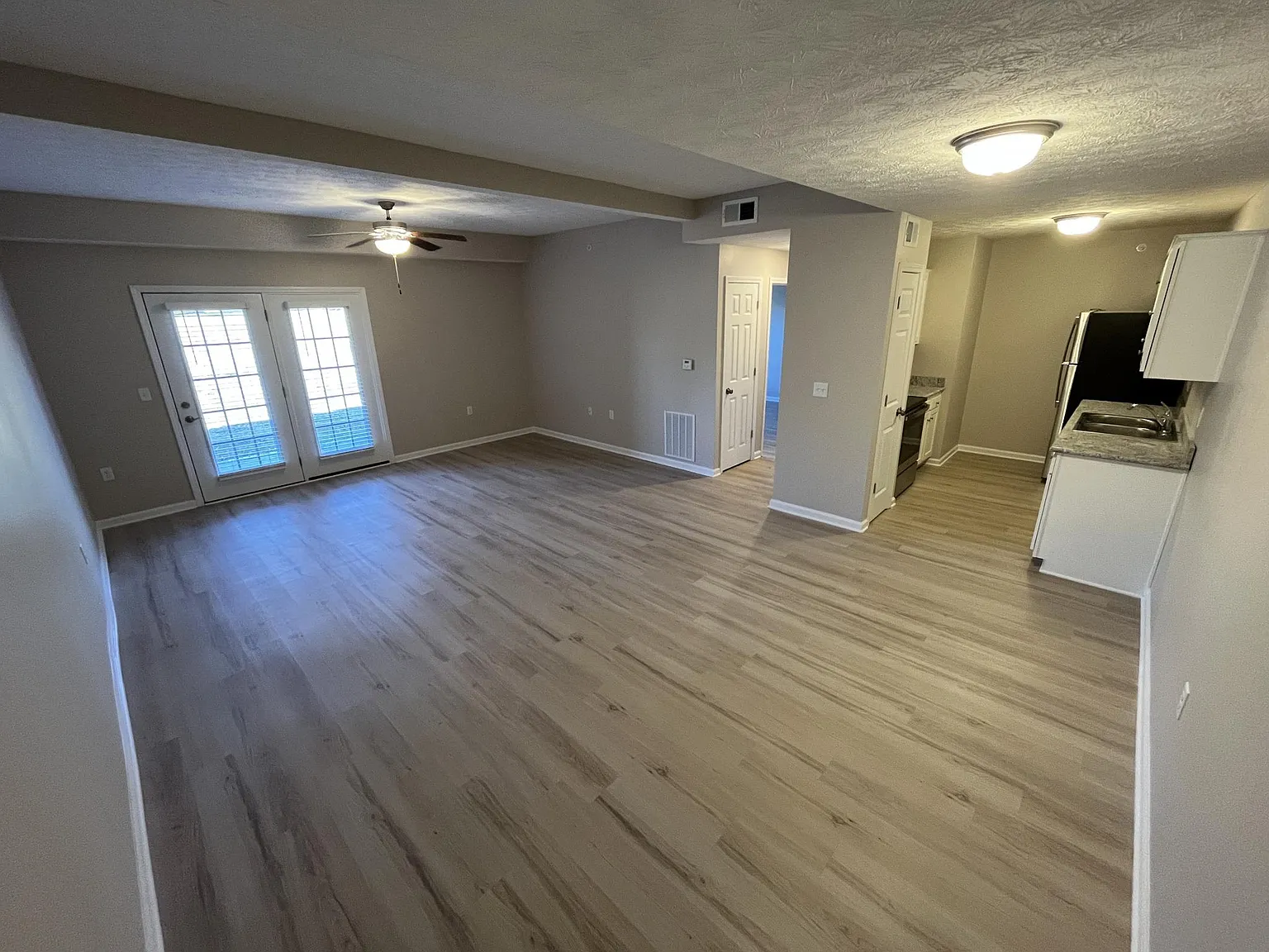 2 bed, 1100 sqft, $1,295 — Photo 2