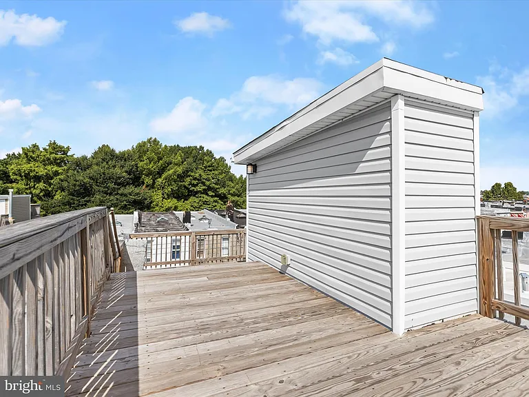 404 N Robinson St — Photo 35