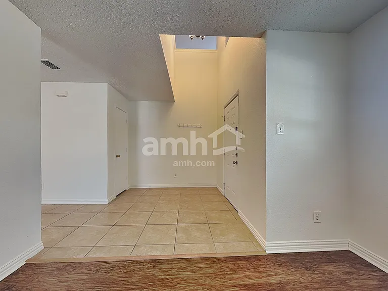 4405 Statesman Ln — Photo 10