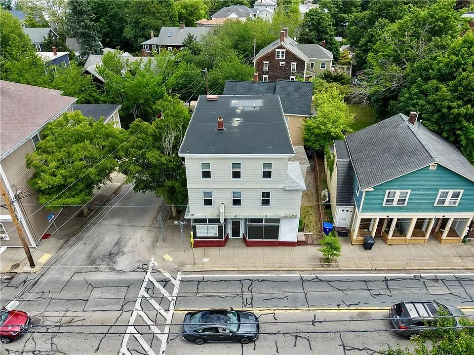 350 Main St #3