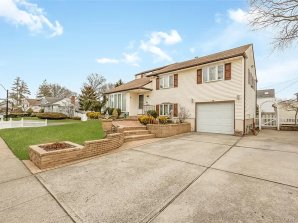 49 Amherst Drive, Massapequa, NY 11758
