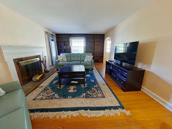 5th image of 120 W Stratford Ave