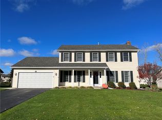 419 Red Apple Ln, Rochester, NY 14612