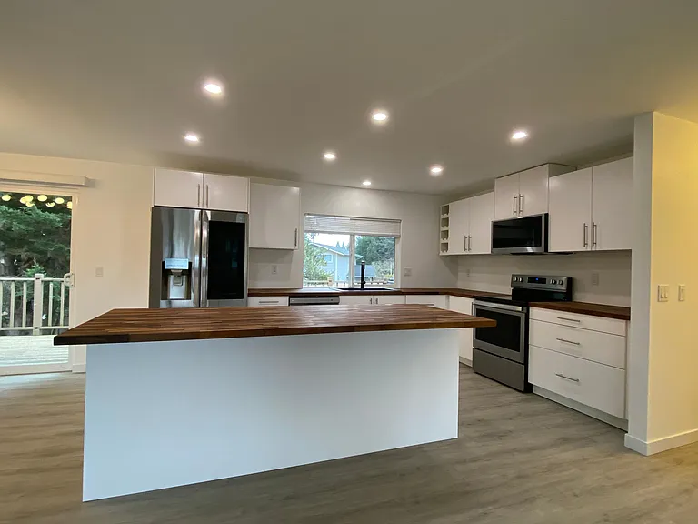 4401 NE 24th St — Photo 26