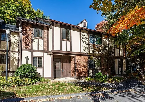 28 Andover Ct Photo 1