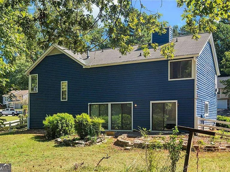 990 Chapman Ln — Photo 15