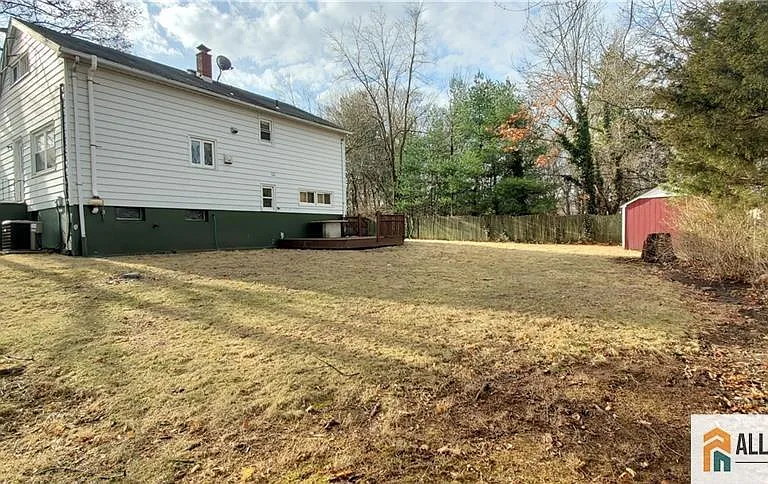 40 Beverly Ave — Photo 24