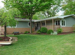 8912 N Christine Dr, Brighton, MI