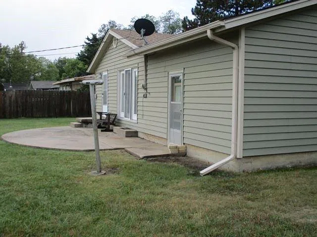3 bed, 1045 sqft, $1,150 — Photo 3
