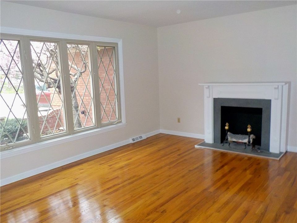 2nd image of 415 Brixham Ct
